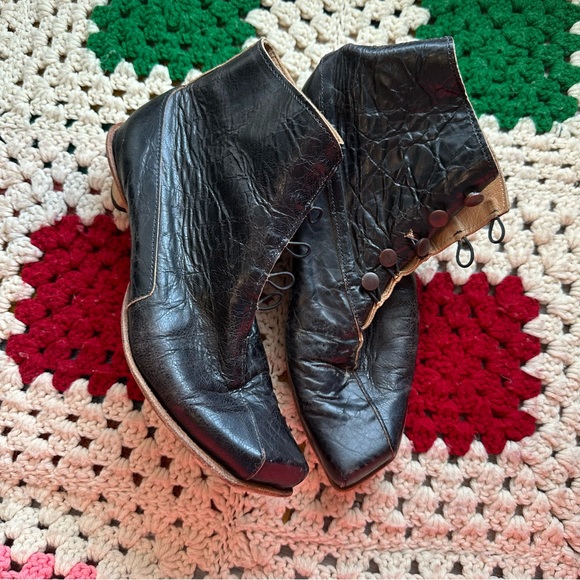 cydwok Shoes - Cydwok Black Leather Kitten Heel Booties Handmade In USA Women Size 9